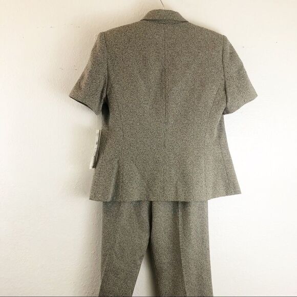 Larry Levine two pieces suit short sleeve zipper blazer size 4P. New with tags - Picture 5 of 6